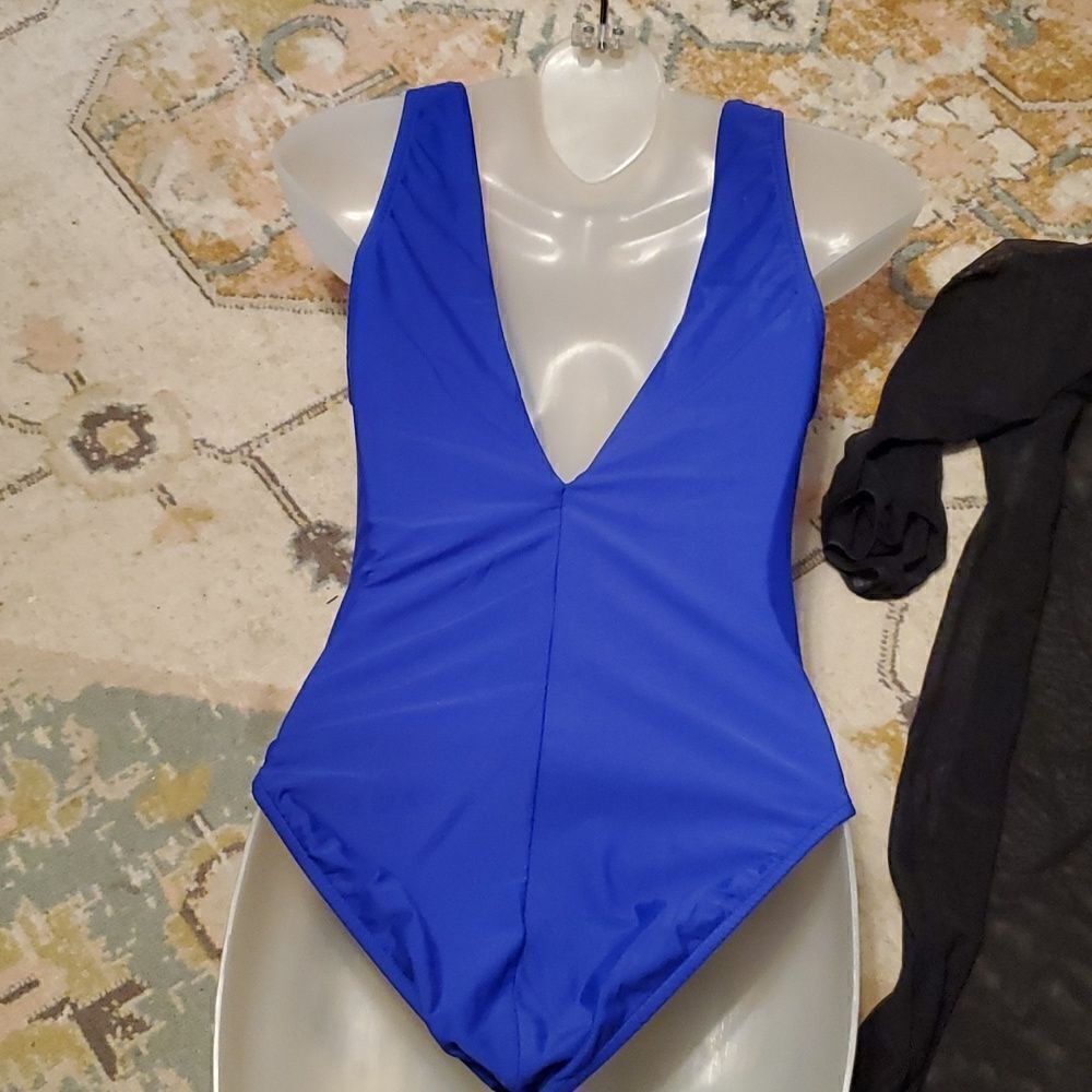 Crisscross One-Piece slimming suit & nwt cover up - Picture 3 of 8
